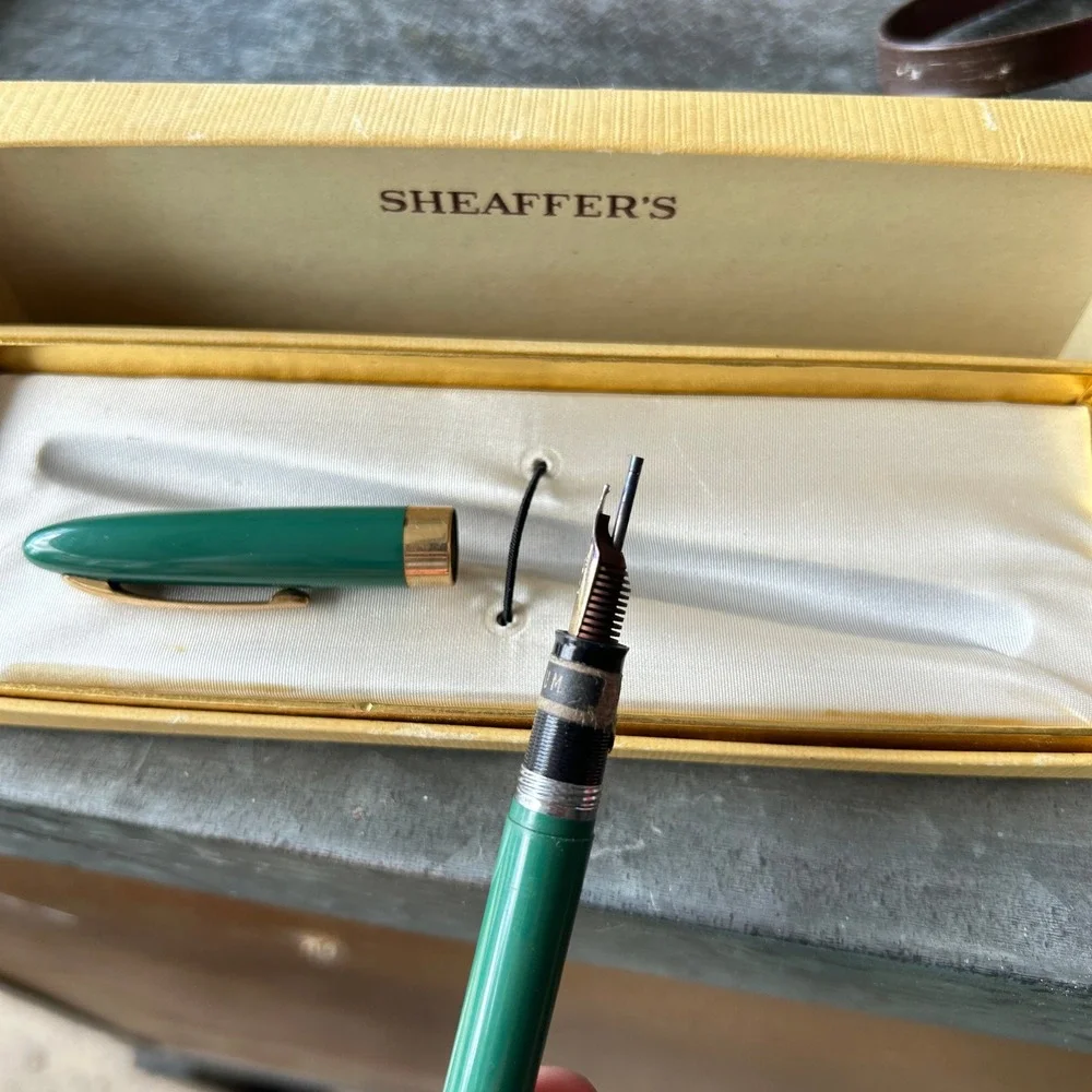 Sheaffer Vintage Fountain Pen 14K Gold Nib Lever Fill Green w Original Box